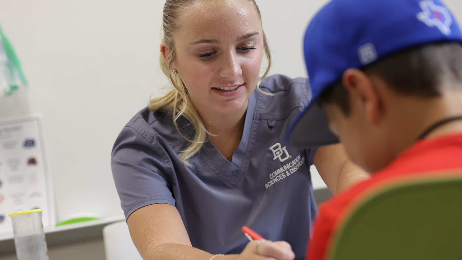 A Baylor Communication Sciences and Disorders undergraduate clinican works with a child in the clinic. 